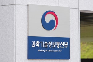 ‘CO₂를 항공유 등 유용 자원으로’…LG화학·포스코 등 민관 프로젝...