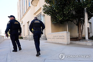미국서 시위 중 경찰에 총 쏜 한국계 미국인, ‘징역 100년형’