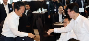 <b>정청래</b>-<b>김민석</b> ‘자기 정치’로 정면<b>충돌</b>… 반박에 재반박 공방 ‘치열...