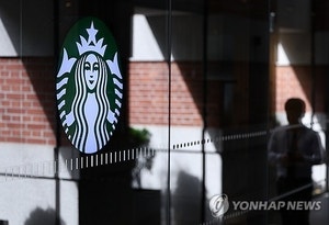 스벅, 첫 <b>노조 설립</b> “요구 묵살한 채 무리한 이벤트”…사측 “법령 따...