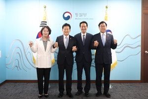 <b>추미애</b>, “경기북부 평화지대 전환” 촉구