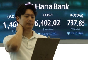 [속보] 코스피, <b>사이드카</b> 이어 <b>서킷브레이커</b>…낙폭 8%대