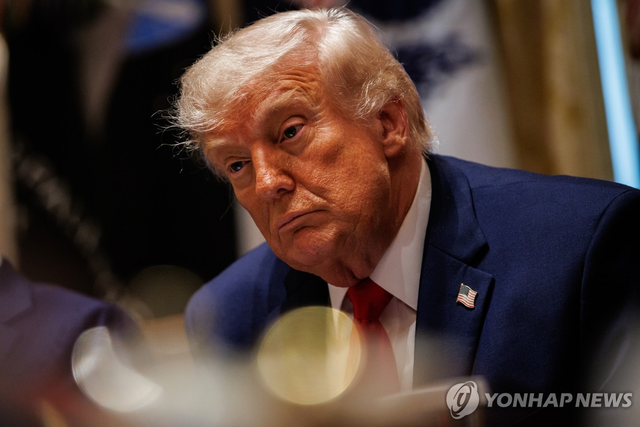 골프 치는 트럼프 위 민항기 침범…“전투기 출격, 재집권 후 수차례”