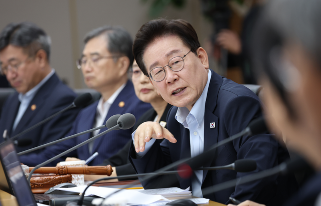 이재명 대통령이 11일 정부세종청사에서 열린 국무회의에서 발언하고 있다. [세종=연합뉴스]