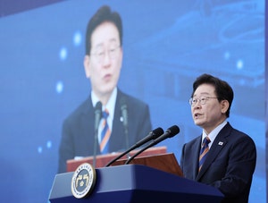 민주당 46.3%, 李대통령 42.9% ‘지지 역전’…全大 당심은 <b>김민석</b> 접전...