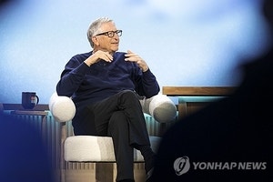 <b>빌 게이츠</b> “악의적 세력이 <b>AI</b> 악용하면 10억명 죽을 수도”