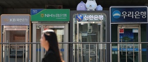 <b>금융지주</b> 상반기 당기<b>순익</b> 17.6조 ‘<b>역대 최대</b>’…투자로 벌었다