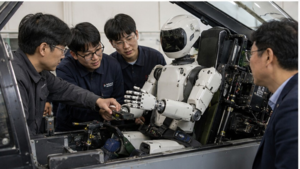 <b>KAIST</b>, ‘움직이는 AI 시대’ 선도…‘인간형 조종사 로봇’ 등 선봬