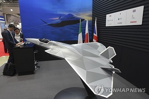 일본 영국 이탈리아 3국 합작 차세대 전투기 축소 모형. AP 연합뉴스