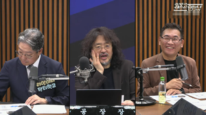 김어준의 ‘꽃’, 7주 만 “대법원장 탄핵” 재설문…찬반 격차 오차범...