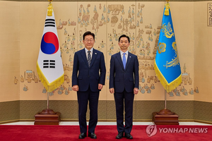 李대통령 “네 편 내 편 가리지 말기를…지켜보는 국민 많다” <b>김지용</b>에...