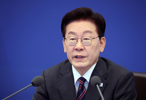 [속보] <b>이 대통령</b> 국정<b>지지율</b>, 40% <b>회복</b>…‘조희대 탄핵’ 찬성 34% vs 반...