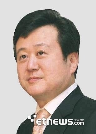 [김주한 교수의 정보의료·디지털 사피엔스]<b>자동차</b> 회사가 폰을 만드는...