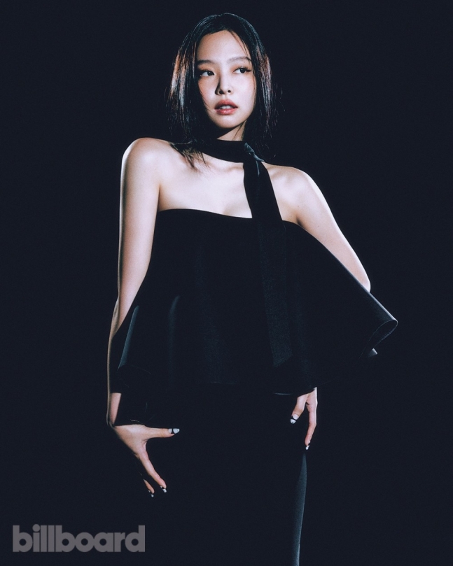 블핑 제니 빌보드 매거진 표지 장식🩷🖤
