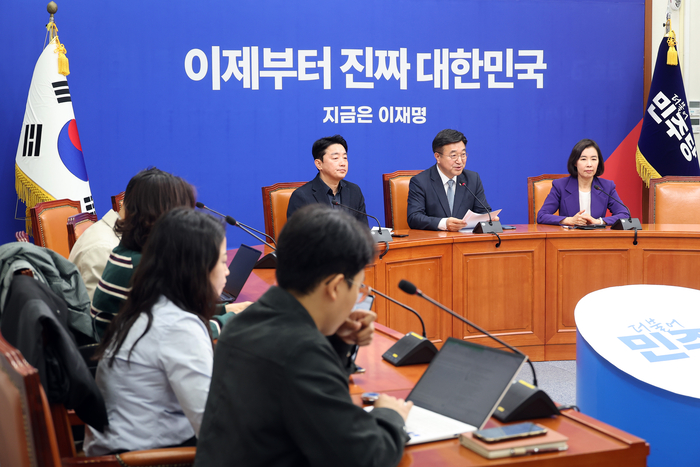 민주당, 대법원장 탄핵 일단 보류...재판기일, 대선 이후로 연기를