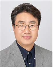 정욱 한국생산관리학회장(동국대 경영대학장 겸 경영전문대학원장)