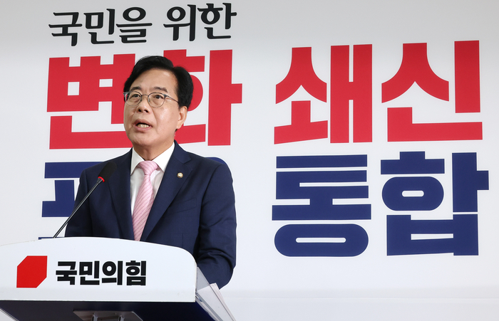국민의힘 송언석 비상대책위원장 겸 원내대표가 2일 국회에서 비상대책위원장 취임 기자회견을 하고 있다.(사진=연합뉴스)