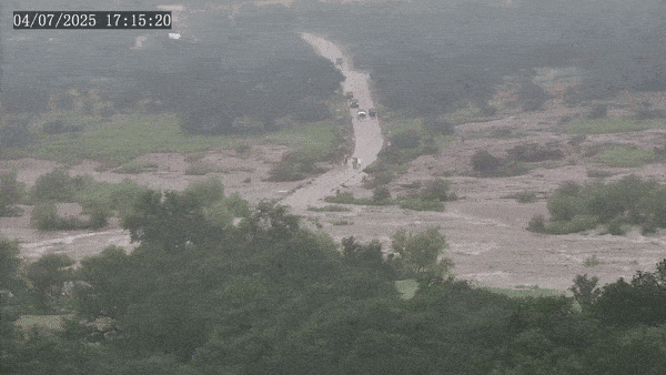 4일(현지시간) 미국 텍사스주 과달루페 강을 촬영한 타임랩스 영상. 사진=엑스 캡처