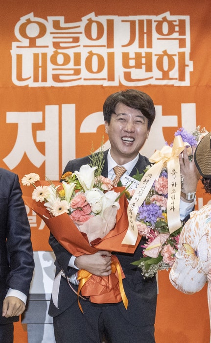 <b>이준석</b>, <b>개혁신당 대표</b>로 <b>복귀</b>…“국민께 믿을 수 있는 미래 보여줄 것...