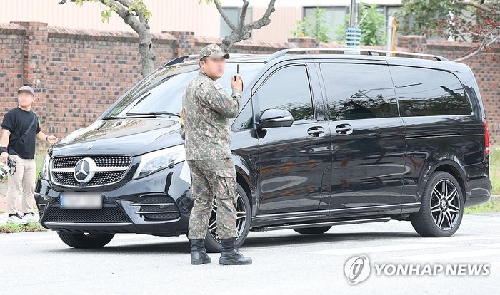 이재용 회장 장남 <b>이지호</b> 씨, 진해서 <b>해군</b> 장교 <b>입대</b>