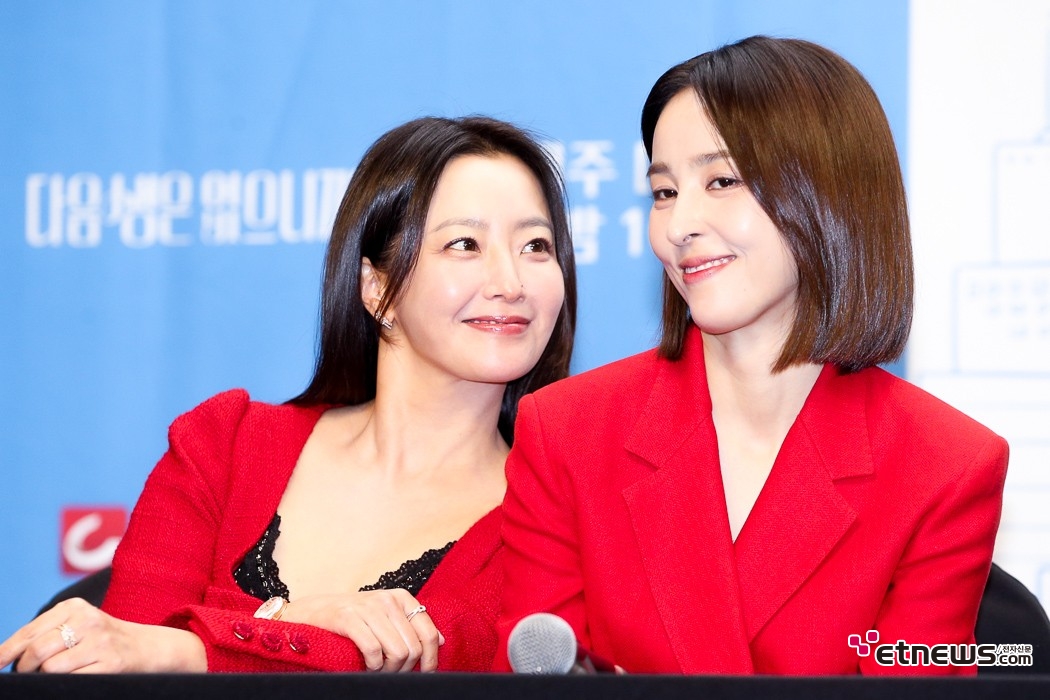 [ET포토] <b>김희선</b>-<b>한혜진</b>, '<b>절친</b>이 따로없는 <b>케미</b>'
