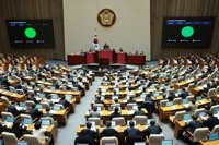 2일 국회 본회의에서 담배사업법 일부개정법률안이 가결되고 있다. 연합뉴스.