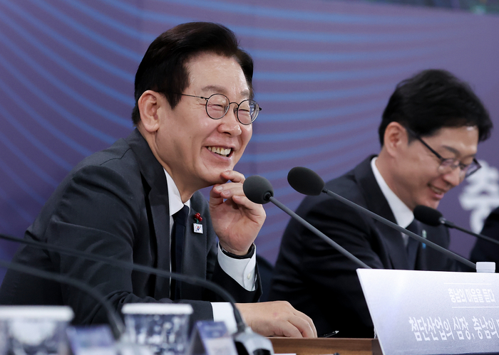 이재명 대통령, 충남 타운홀미팅 마무리 발언     (천안=연합뉴스) 김도훈 기자 = 이재명 대통령이 5일 충남 천안시 한국기술교육대학교에서 열린 '충남의 마음을 듣다' 타운홀미팅