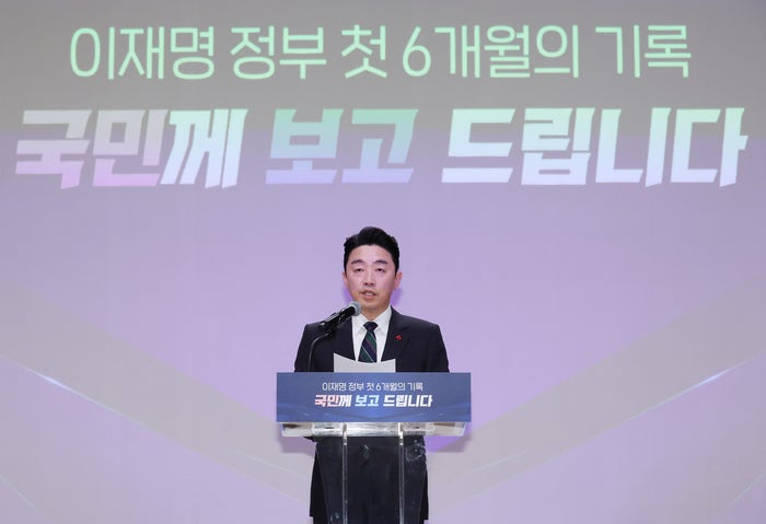 강훈식 “<b>청와대 이전</b>, 업무 시설은 성탄절 전후 완료”