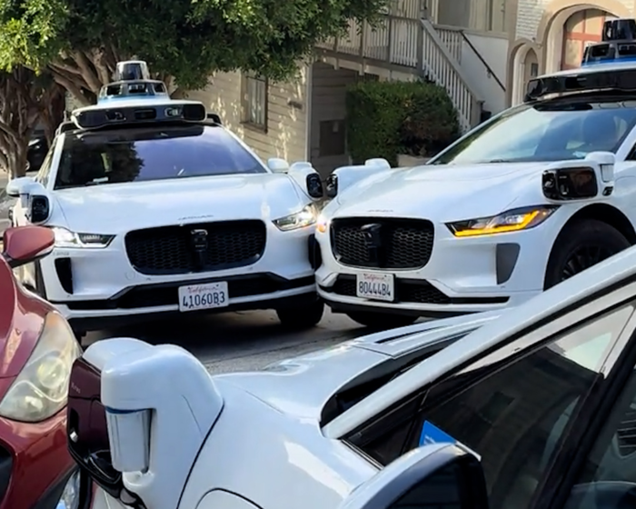 구글 자율주행차 3대가 '올스톱'?…美 도심서 벌어진 황당한 소동