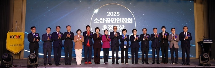 '을 중의 을' <b>소상공인</b>, '<b>권리장전</b>' 선포…“<b>소상공인</b> 주권 시대 열겠다...