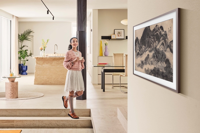 삼성전자 삼성 아트 스토어를 통해 이건희 컬렉션의 인왕제색도를 감상할 수 있다.