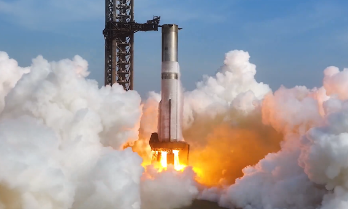 스페이스X 스타십 시험 발사를 준비하고 있는 슈퍼 헤비 부스터.사진=스페이스X 엑스 캡처