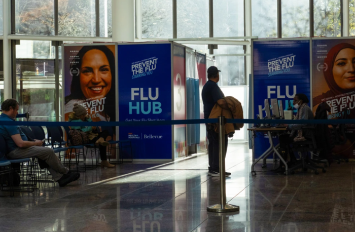 지난 3일 뉴욕의 한 병원에서 독감 백신 접종을 기다리고 있는 시민.사진=NBC 뉴스