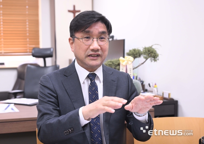 주영창 한국마이크로전자및패키징학회회장