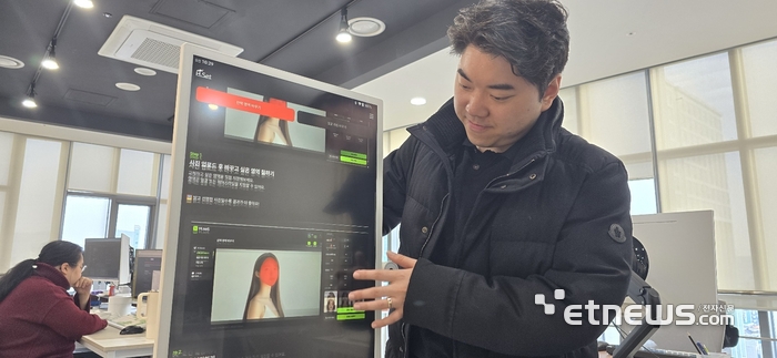 탁진학 코코에이치 대표가 자사 헤어뷰티 솔루션을 소개하고 있다.