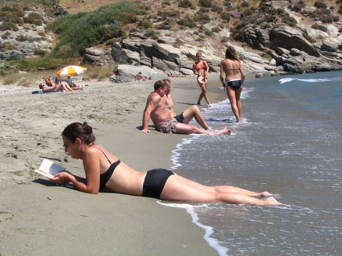 “거의 옷 안입어 민망”... 시드니 버스 '비키니' 탑승 막아