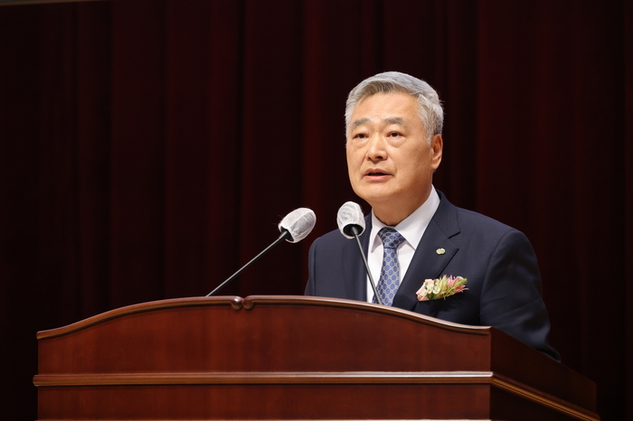 김회천 한국수력원자력 제11대 사장이 18일 경주 한수원 본사에서 열린 취임식에서 취임사를 전하고 있다.사진 출처 : 한수원