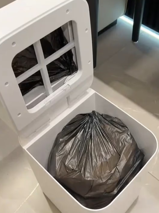 음식물 쓰레기를 자동으로 밀폐해 냄새를 없애는 장치. 사진=데일리메일