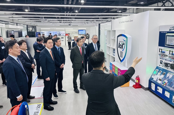 과학기술정보통신부는 10일 한국인터넷진흥원(KISA), 한국정보보호산업협회(KISIA)와 '판교 정보보호클러스터' 시설 개선을 완료하고 재개소 행사를 개최했다고 밝혔다.
