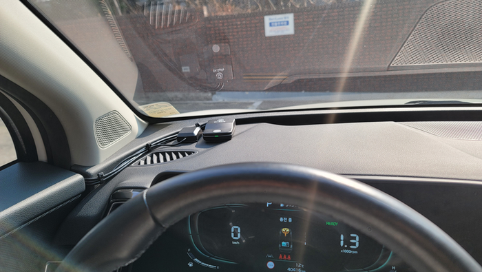 법인택시 차량 내부에 페달오조작 방지장치가 설치된 모습. (사진=한국교통안전공단)