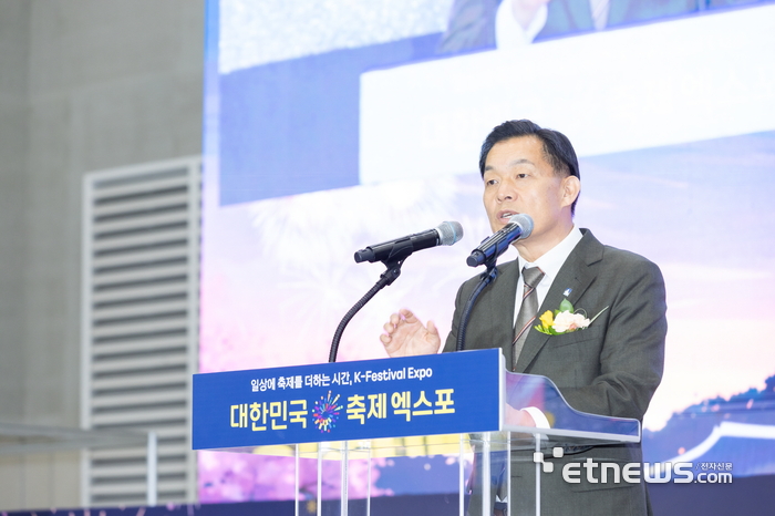 이재준 수원시장이 17일 수원컨벤션센터에서 열린 '제6회 대한민국 축제 엑스포'에 참석해 '2026-2027 수원 방문의 해'와 수원시 대표 축제를 홍보했다.