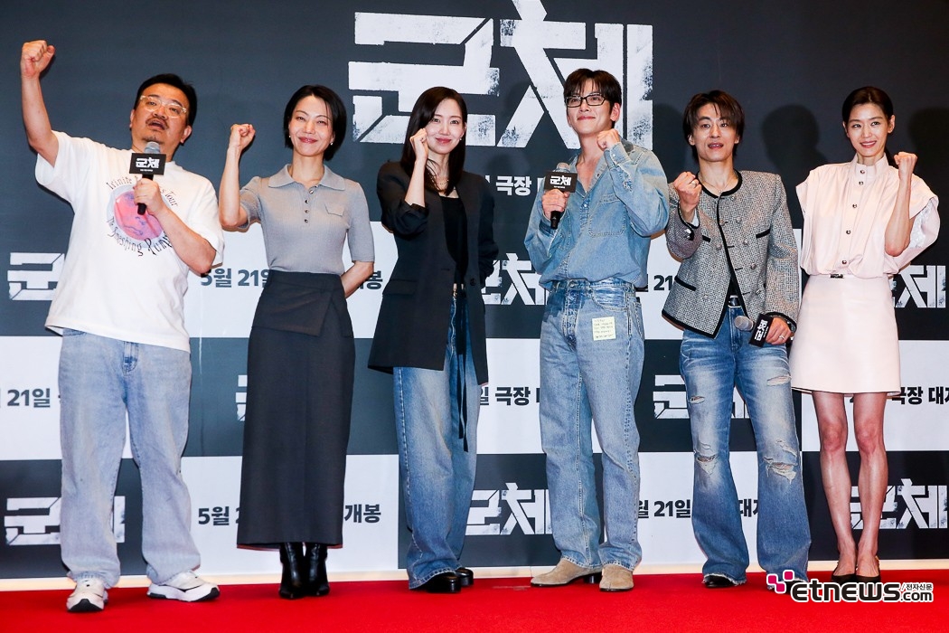 [ET포토] <b>군체</b>는 <b>영화</b>관에서 즐겨요
