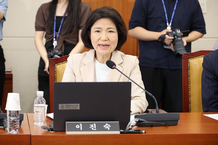 <b>이진숙 과방위 보임</b> 놓고 여야 충돌…李 “전학생 집단 괴롭힘” 반발