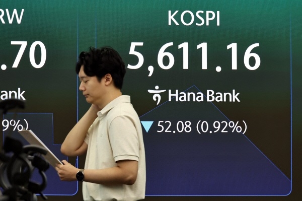 하나은행 딜링룸 현황판에 코스피 등이 표시되고 있다. 사진=연합뉴스