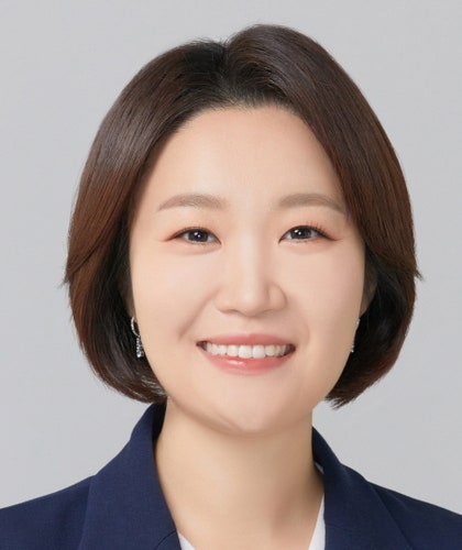 [李, 2기 개각] '혁신기업 편' <b>이소영</b>, <b>중기부 장관</b> 후보자로…규제개혁...