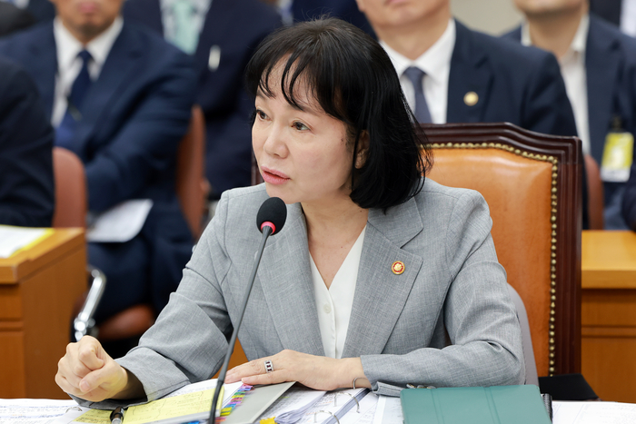 송경희 개인정보보호위원장이 13일 국회 정무위원회에서 열린 국무조정실, 개인정보보호위원회 등에 대한 국정감사에서 정무위원 질의에 답하고 있다. (사진=연합뉴스)