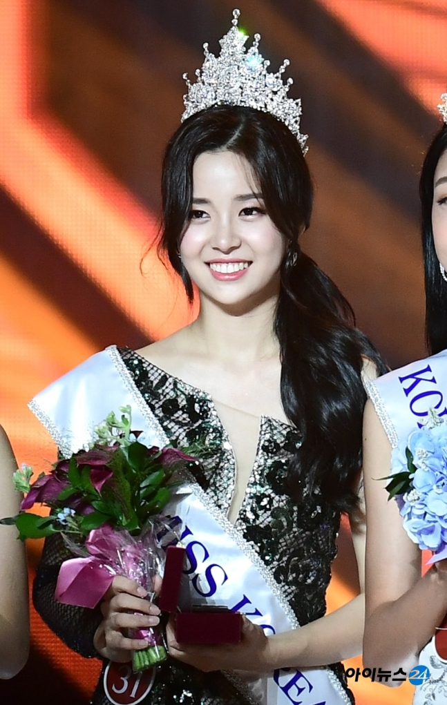 Kim Se Yeon is crowned Miss Korea  2022 amid father s 