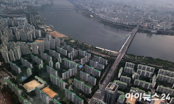 서울 아파트값 38주 연속 '뚝뚝'…관망세 짙어