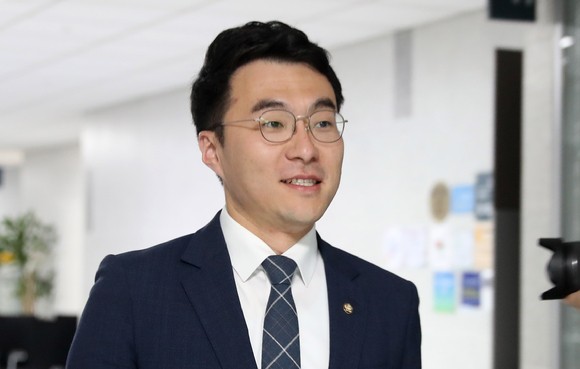 "법 어긴 것 아냐…진보는 돈 벌면 안 되나" 김남국 옹호한 <b>신부</b>