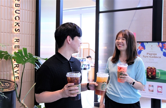 스타벅스 트렌타 누적 판매량이 40만잔을 기록했다. [사진=스타벅스]